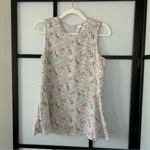 [s] Uniqlo Women’s Floral Grey, Purple & Pink Short Sleeve Blouse Tank Top